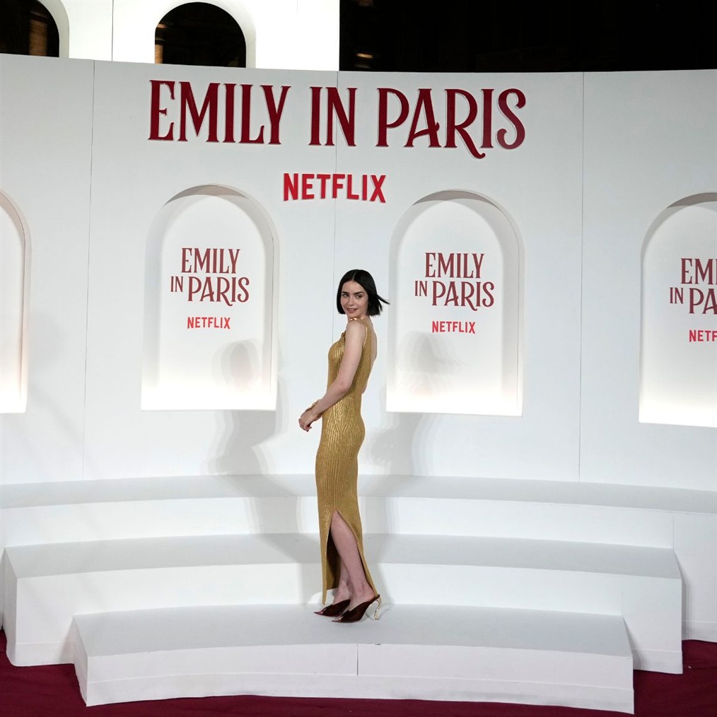 Emily in Paris: The Fashion Guide: Η μόδα και το στυλ της σειράς σε έναν τόμο