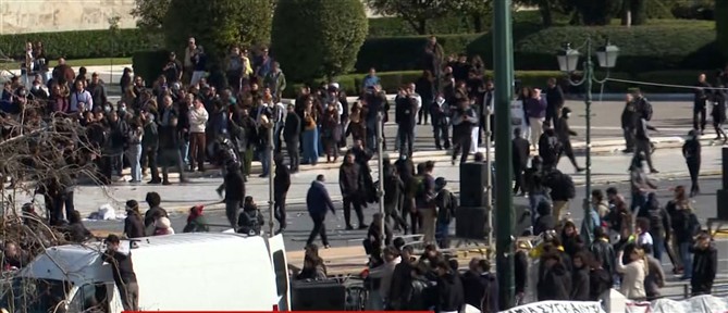 Επέτειος για τα Τέμπη - Επεισόδια στο Σύνταγμα