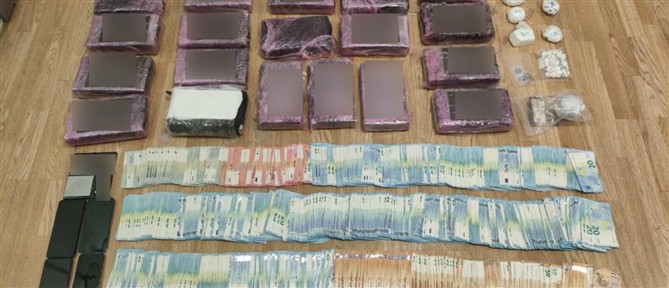 Αττική: Τρεις συλλήψεις για κατοχή και διακίνηση μεγάλων ποσοτήτων κοκαΐνης και κάνναβης