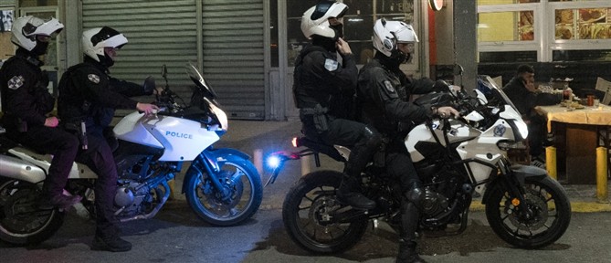 Καταδίωξη στον Κορυδαλλό: 25χρονος εμβόλισε μηχανή της ΔΙ.ΑΣ. και τραυμάτισε αστυνομικό