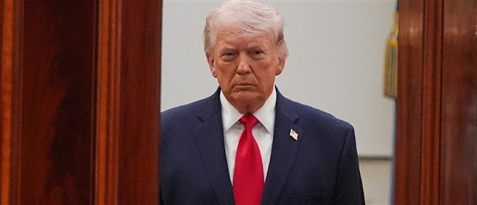 Τραμπ: Το Πολεμικό Ναυτικό των ΗΠΑ άνοιξε πυρ κατά ιρανικού φορτηγού πλοίου και το έθεσε υπό τον έλεγχο του