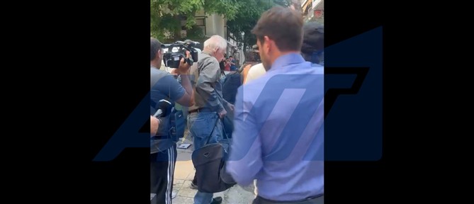 Αλέξανδρος Γιωτόπουλος: Με ταξί οδηγείται στις φυλακές Κορυδαλλού (βίντεο)