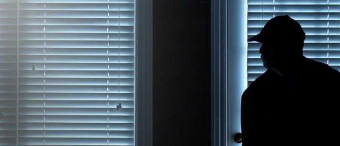 Θεσσαλονίκη: Αναρριχήθηκε στον δεύτερο όροφο πολυκατοικίας για να κλέψει τη γιαγιά του