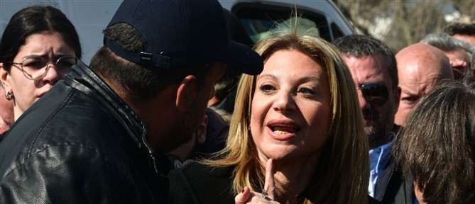 Ο Πάνος Ρούτσι διαψεύδει "ένταση" με τη Μαρία Καρυστιανού, στη συγκέντρωση για τα Τέμπη