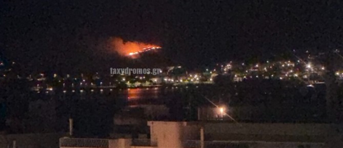 Φωτιά στα Αϊβαλιώτικα Βόλου - Μεγάλη επιχείρηση της Πυροσβεστικής