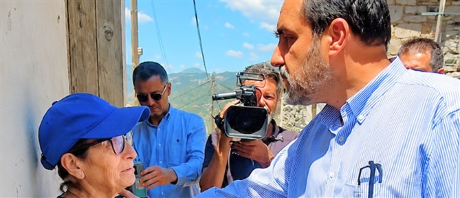 Ο Κώστας Κατσαφάδος συνάντησε τους πληγέντες των πυρκαγιών στη Φωκίδα - Με εντατικούς ρυθμούς προχωρούν οι αυτοψίες για την καταγραφή των ζημιών
