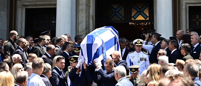 Το τελευταίο αντίο στον Γιάννη Βαρβιτσιώτη - Μητσοτάκης: Μας αφήνεις βαριά κληρονομιά