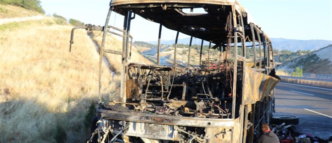Φρίκη στην Τουρκία: Λεωφορείο τυλίχθηκε στις φλόγες - Οκτώ νεκροί, ανάμεσά τους και ένα βρέφος