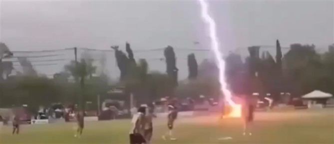 Ταϊλάνδη: Κεραυνός χτύπησε γήπεδο ποδοσφαίρου εν ώρα αγώνα - Ένας νεκρός (βίντεο)