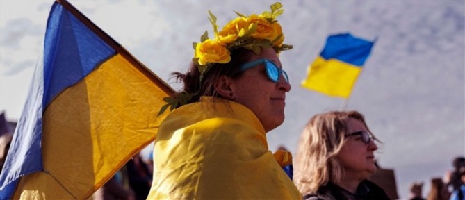 Τέσσερα χρόνια από την εισβολή της Ρωσίας στην Ουκρανία: Μια ζωή παγιδευμένη σε διασταυρούμενα πυρά