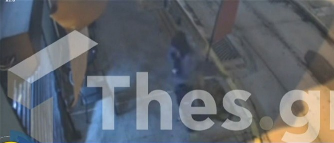 Θεσσαλονίκη: Άτυχος δράστης πέφτει από ύψος στην προσπάθειά του να διαρρήξει κατάστημα (βίντεο)